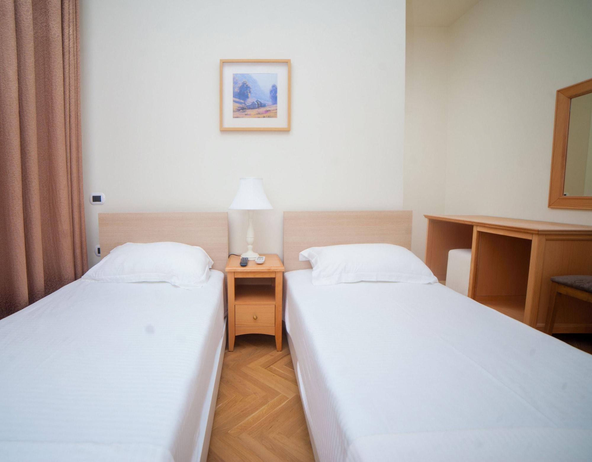 Le Palazzine Hotel Vlorë Exteriör bild