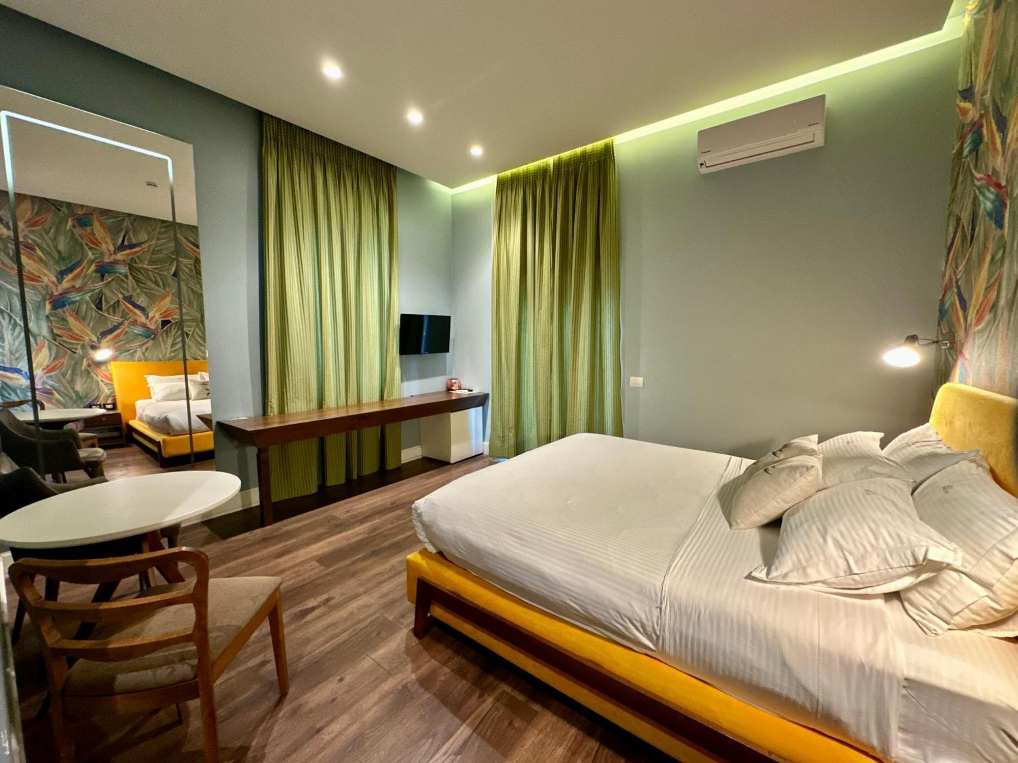 Le Palazzine Hotel Vlorë Exteriör bild